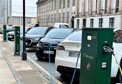 Kína kidolgozza a járművezetői segítségnyújtási rendszerek kötelező biztonsági előírásait, az ipa...