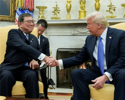 Trump üdvözli az egyik legnagyobb kereskedelmi ügyletet, mint az USA - Japán Auto Tarifa Pact Spa...